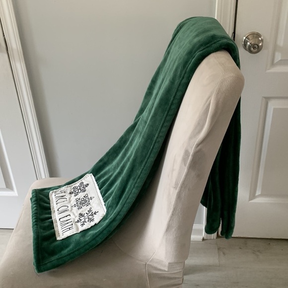 Rae Dunn‎ Christmas Plush Throw Blanket “piece on earth” green patch - Picture 6 of 6